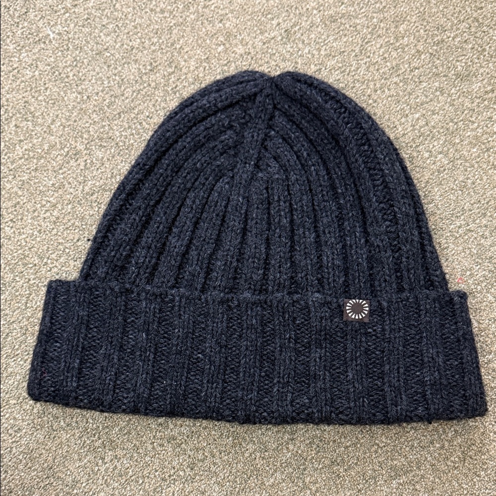 UGG Two Tone Rub Cuff Hat Men |
Black: Handbags: